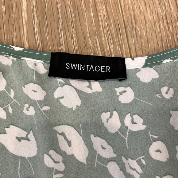 Swintager Green Floral Ruffle-Sleeve Wrap Midi Dress - Medium - Picture 7 of 15